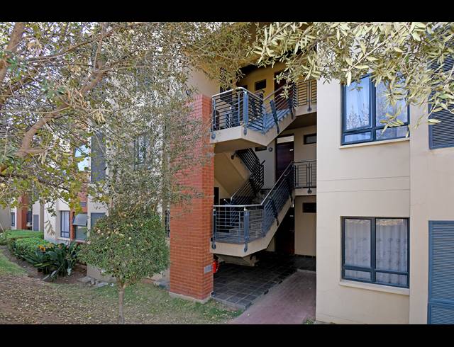 2 BEDROOM APARTMENT FOR SALE IN NORTH RIDING AH